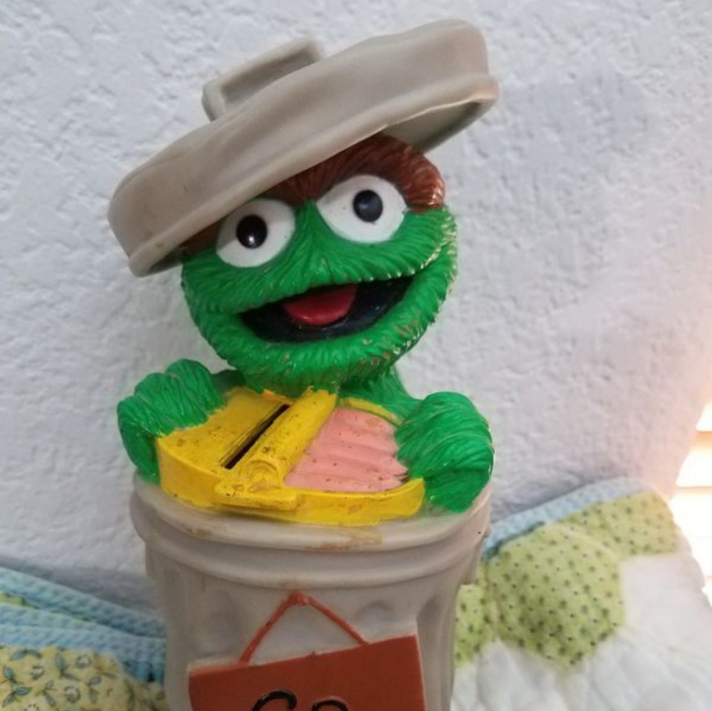 VINTAGE Oscar the Grouch Sesame Street bank VINTAGE